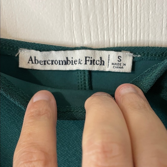 Abercrombie & Fitch NWOT Teal Cropped Long Sleeve Blouse Size Small - Picture 2 of 5